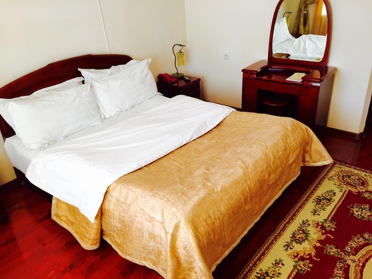 Hotel Ark Ms Тараз Экстерьер фото