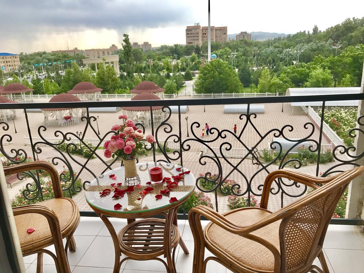 Hotel Ark Ms Тараз Экстерьер фото